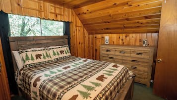 3 bedrooms, desk, iron/ironing board, travel crib