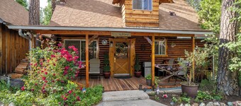 Cozy 3-bedroom log Cabin.  Just minutes away from Bass Lake.