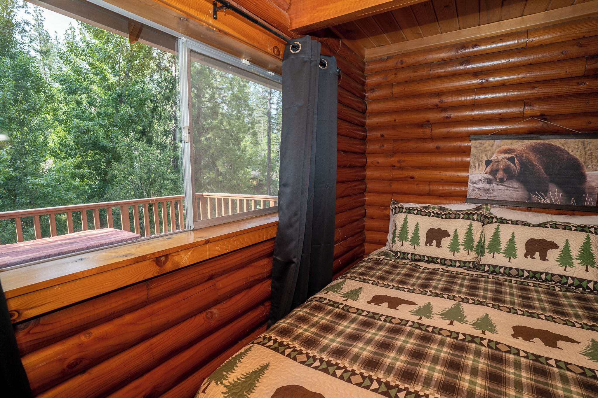 3 bedrooms, desk, iron/ironing board, travel crib