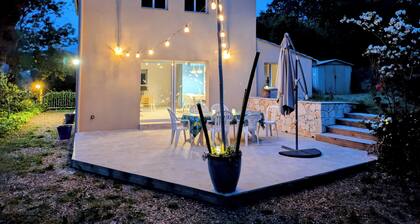 Le Mas Élise - Classified House 3* - 6 people - Terrace, WIFI, Air Conditioning, Parking