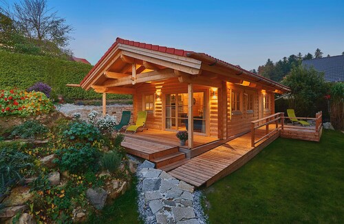 Naturally secure - romantic wooden chalet with comfort & charm