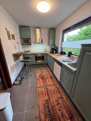 Fridge, stovetop