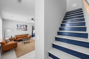 Smart TV - Large 3BR House with Private Yard - Pet Friendly (Myrtle Beach)