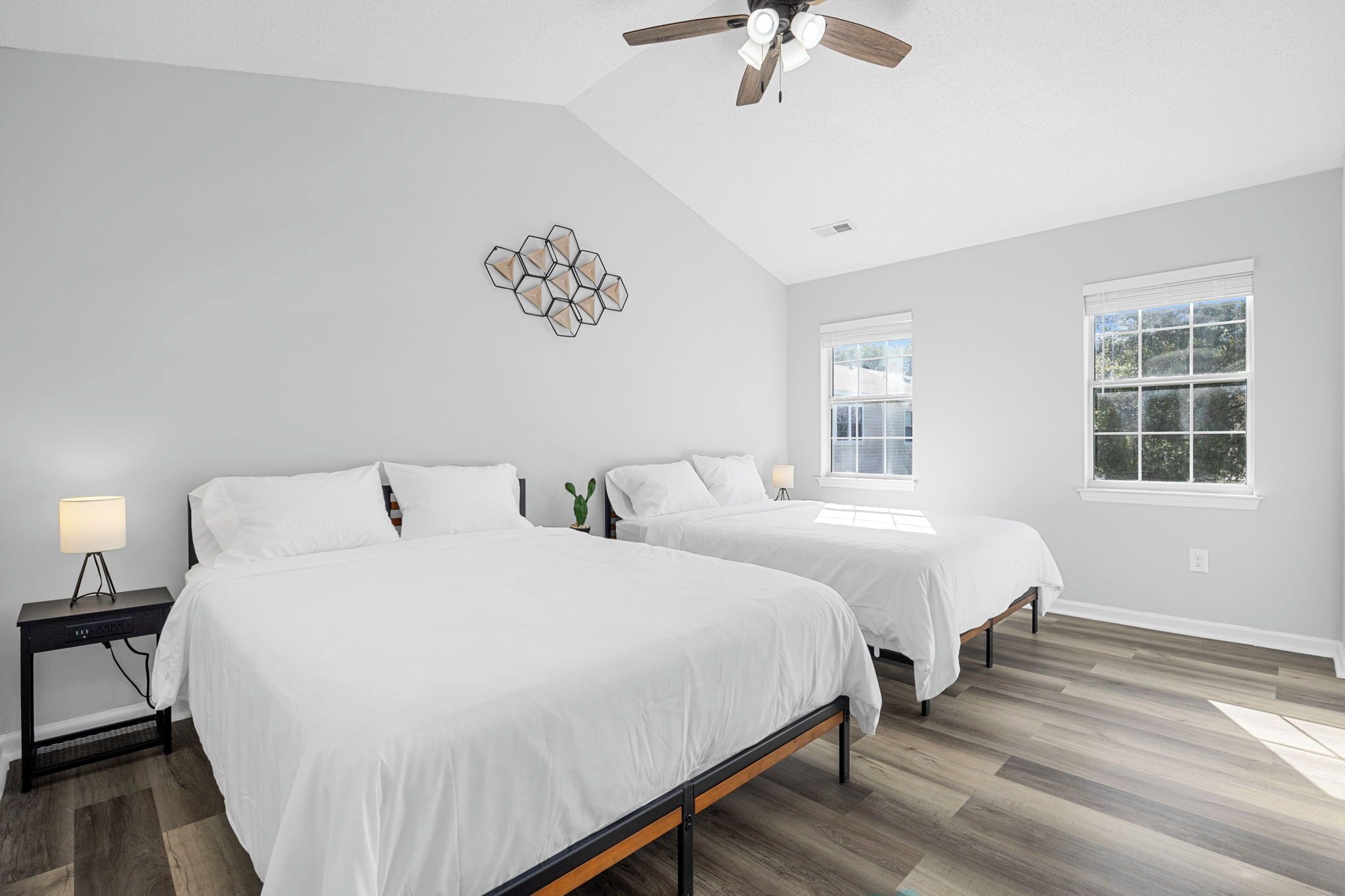 3 quartos, ferros/tábuas de passar roupa, Wi-Fi, roupa de cama