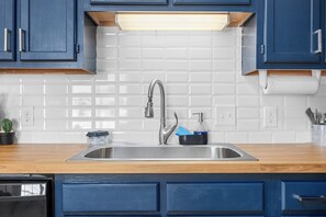 Microwave, oven, stovetop, dishwasher - Large 3BR House with Private Yard - Pet Friendly (Myrtle Beach)