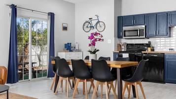 Micro-ondas, fogão, cooktop, lava-louças