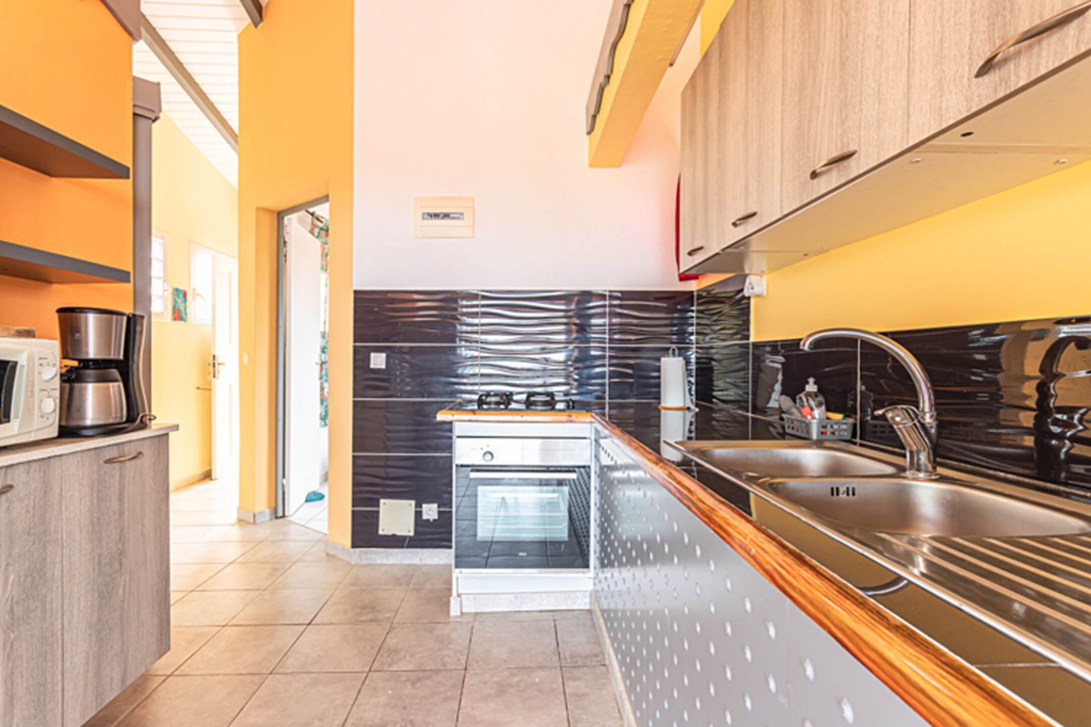 Fridge, microwave, oven, coffee/tea maker