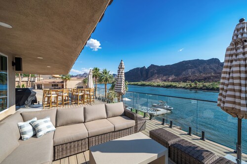 Waterfront Private Dock, Boat Ramp & River VIEWS!