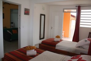 2 عدّة غرف نوم ومكواة/لوح كي وواي فاي مجانًا وملاءات أسرّة