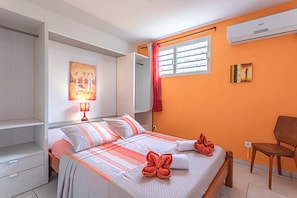 2 bedrooms, iron/ironing board, free WiFi, bed sheets