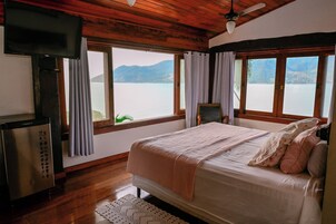 Cortinas blackout, tabla de planchar con plancha y wifi gratis