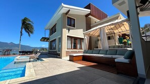 Outdoor pool, pool umbrellas, sun loungers