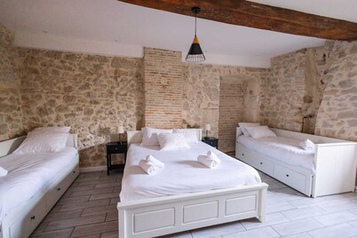 Villa Bacchus at the water's edge, heated pool