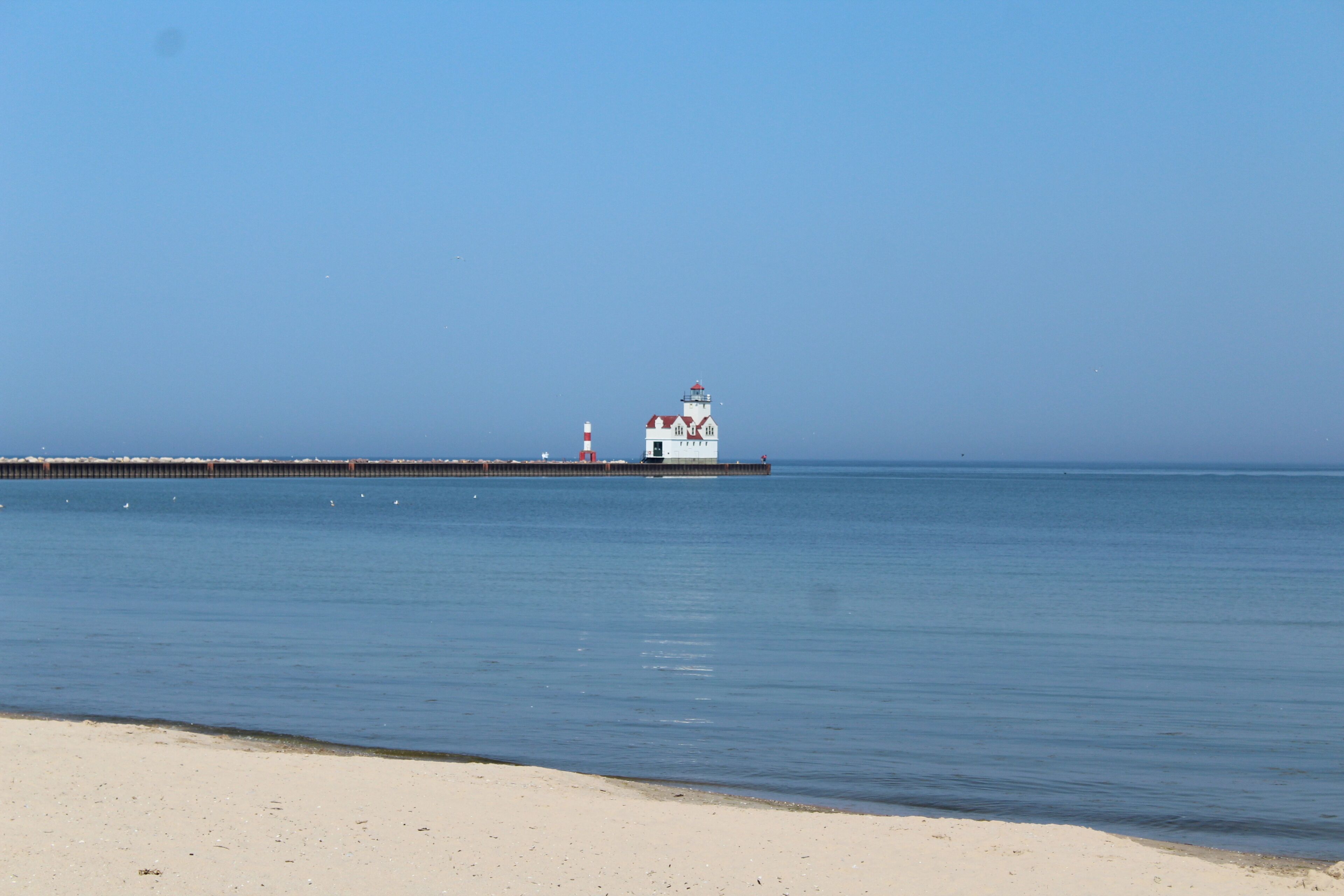 Chaises longues, serviettes de plage