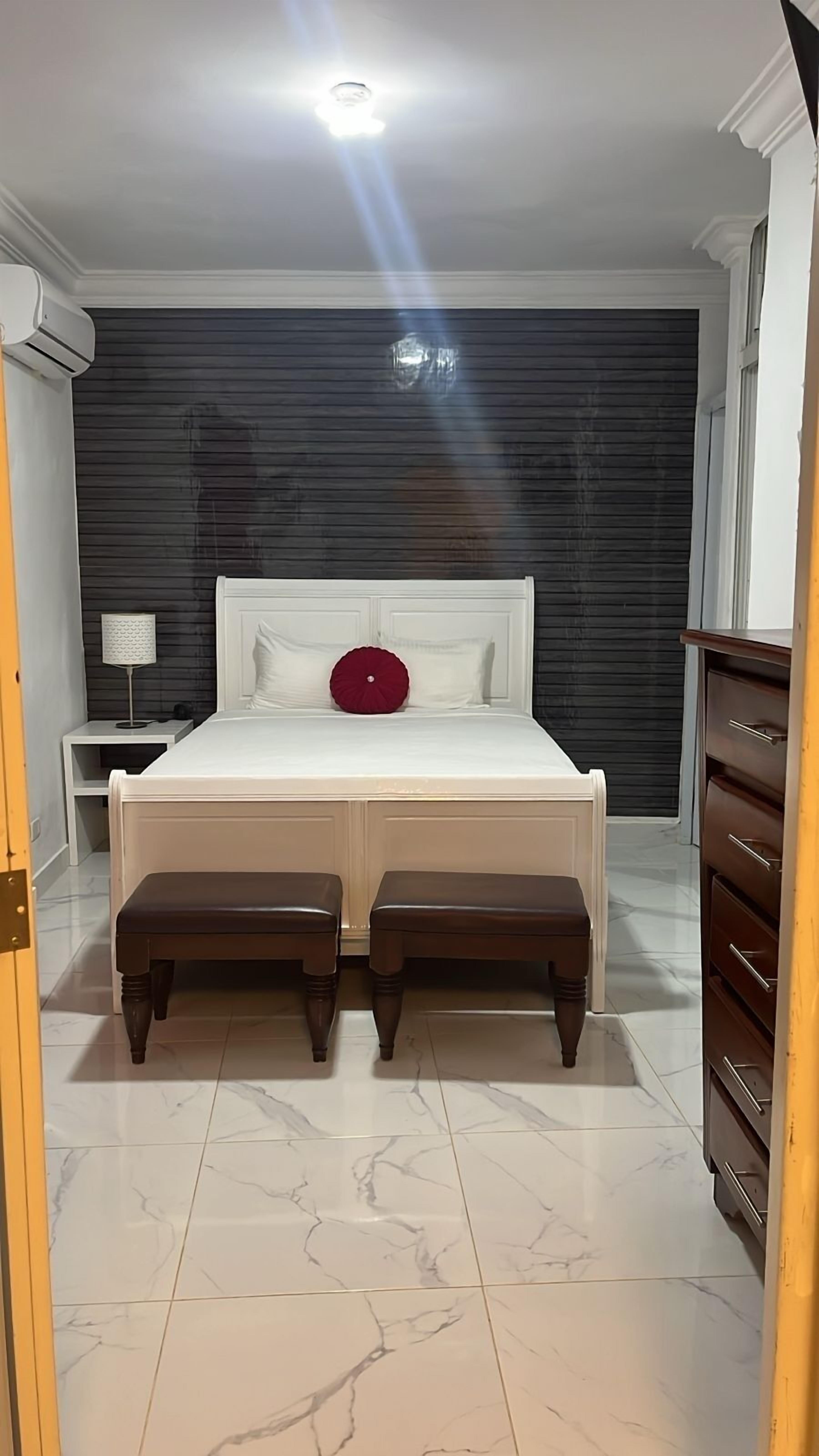 4 dormitorios, tabla de planchar con plancha, wifi y ropa de cama