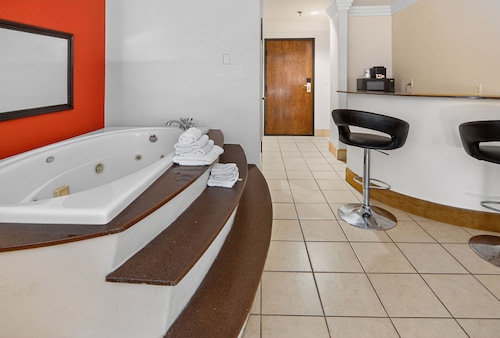 Robinson Inn and Suites