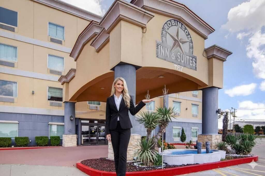 ด้านหน้าที่พ  ัก