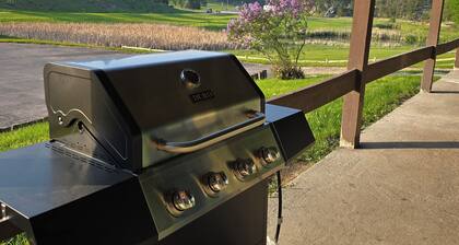 Elk Ridge Suite- Charming 2-bedroom suite just minutes from Custer with WiFi