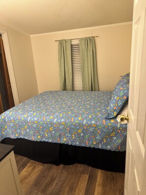 3 chambres, fer et planche à repasser, Wi-Fi, draps fournis