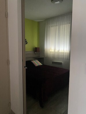 2 室のベッドルーム、WiFi、ベッドシーツ