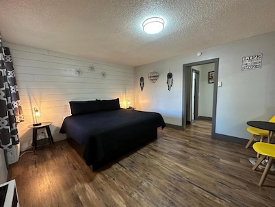 Non-Smoking King Room - NSK