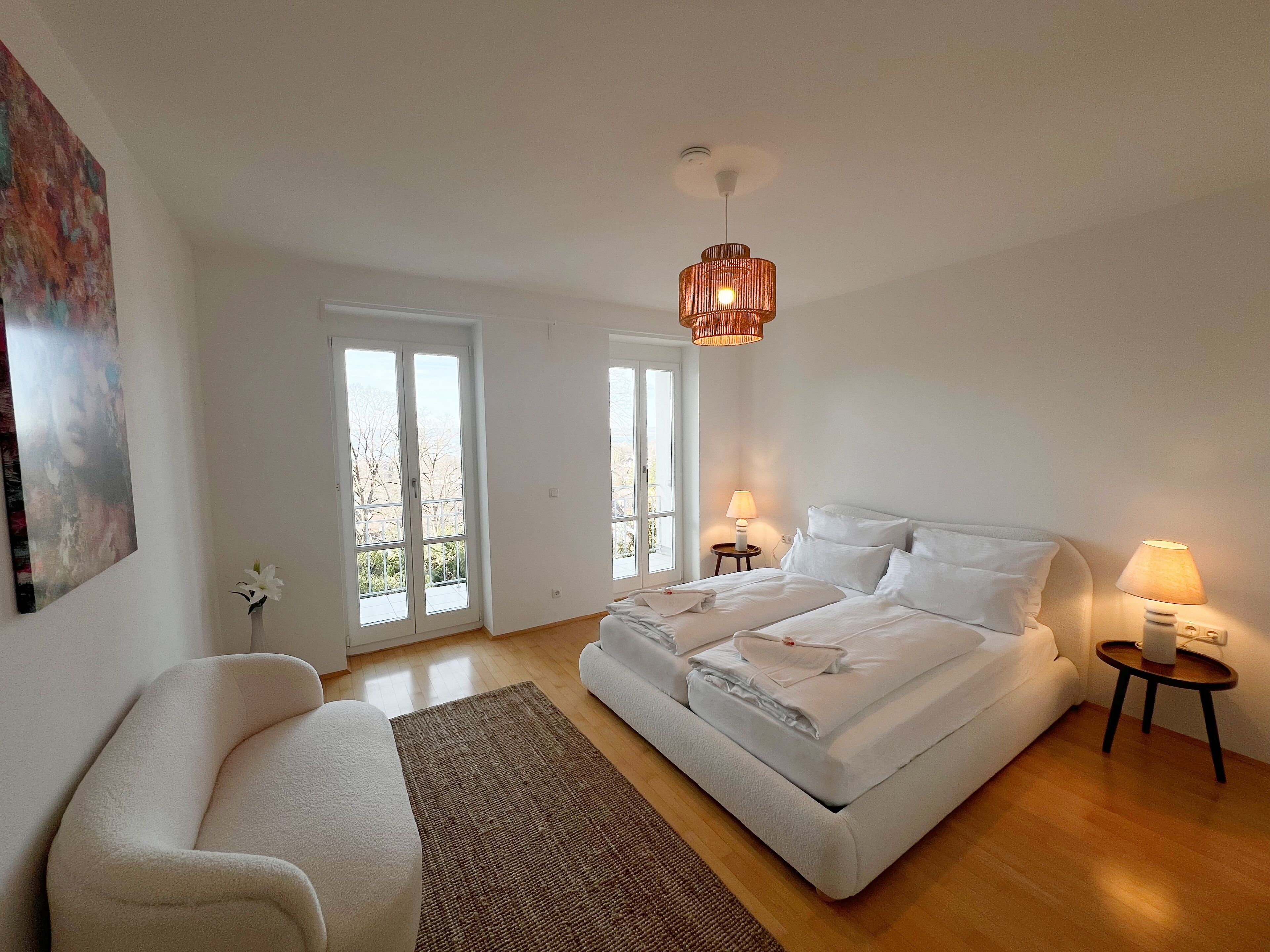 3 habitaciones, tabla de planchar con plancha, wifi y ropa de cama 