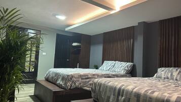6 bedrooms, iron/ironing board, WiFi, bed sheets