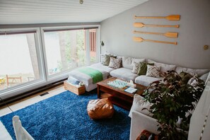 Smart-TV, Kamin, Stereoanlage