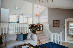 Smart TV, fireplace, stereo