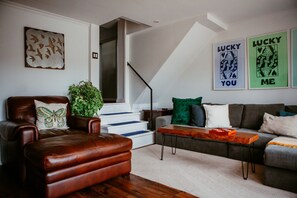 Smart TV, fireplace, stereo