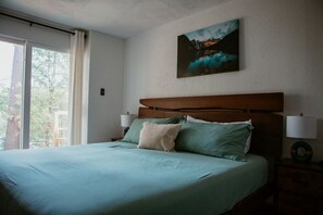 4 bedrooms, desk, iron/ironing board, WiFi