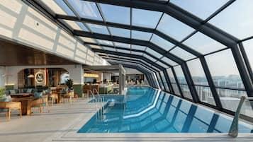Kolam renang indoor dan kolam renang outdoor musiman