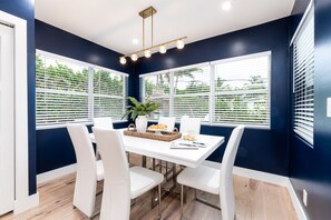 Dining - Pool • Spa • Swingset • Close to Atlantic Ave (Boynton Beach)