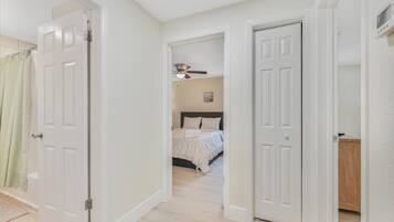 4 chambres, fer et planche Ă repasser, draps fournis