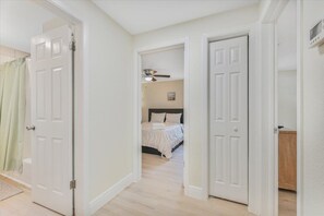 4 bedrooms, iron/ironing board, bed sheets