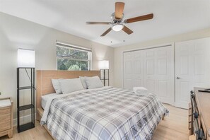 4 bedrooms, iron/ironing board, bed sheets