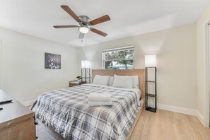 4 Schlafzimmer, Bügeleisen/Bügelbrett, Bettwäsche