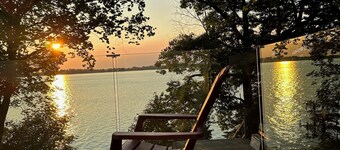 Sheba’s Island (Prince Edward County) 3 bedroom lakefront cottage