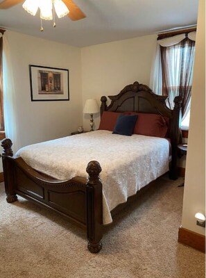 4 bedrooms, desk, iron/ironing board, travel cot