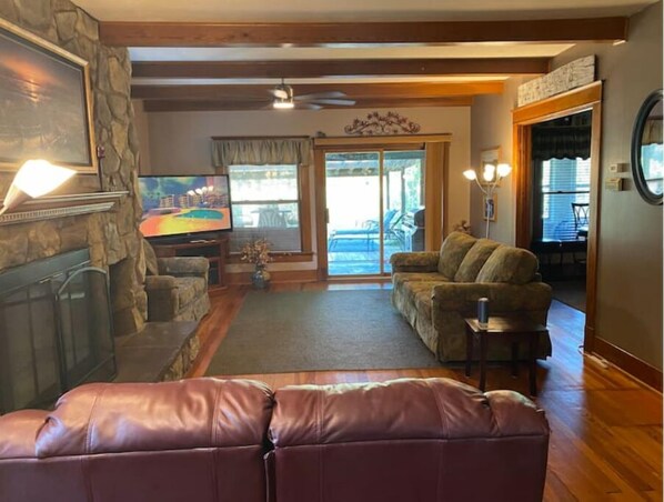 Smart TV, fireplace, DVD player, books