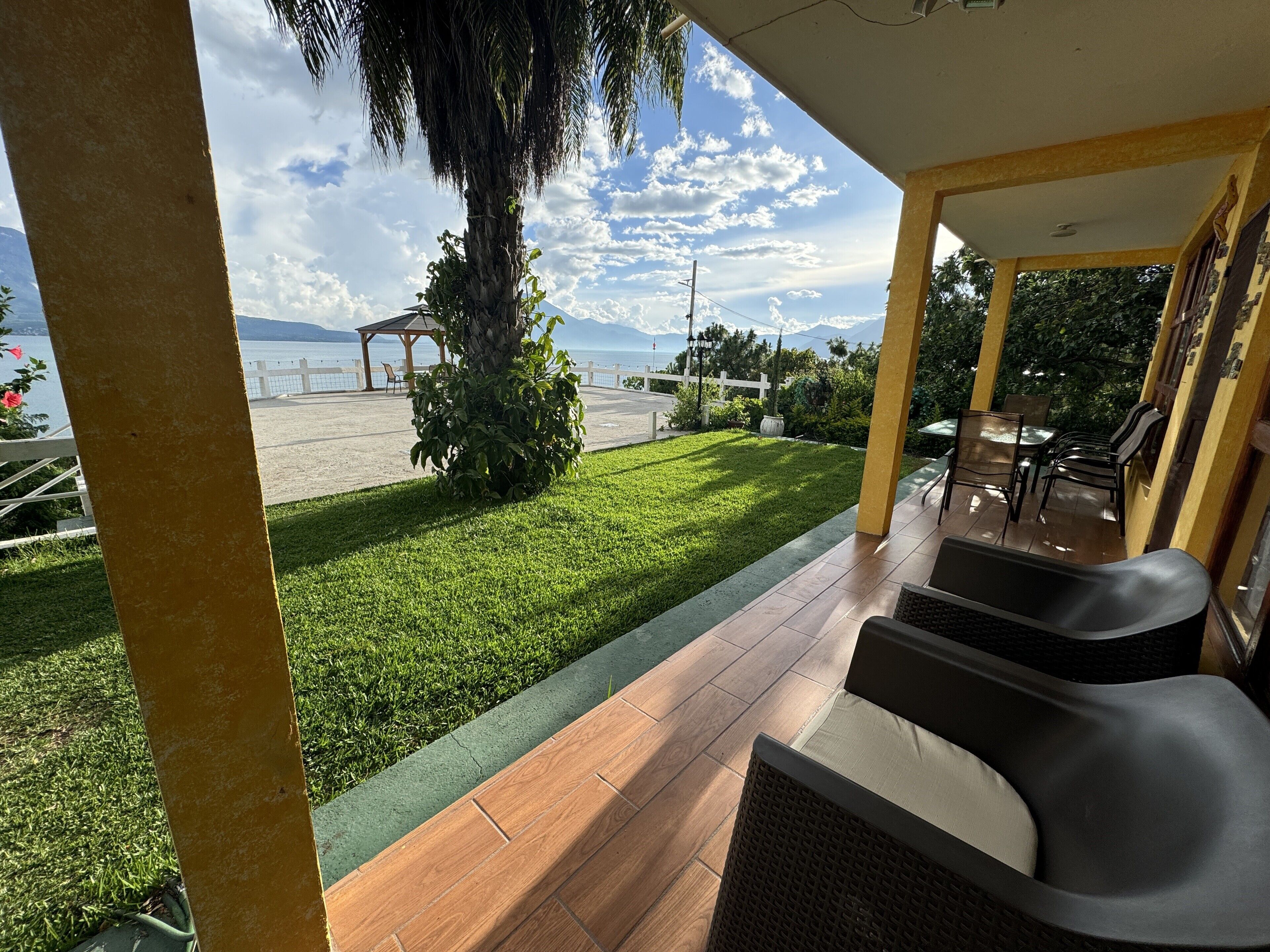 Suite superior, patio, vista al lago | Terraza o patio