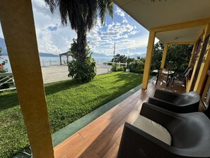 Superior-Suite, Terrasse, Seeblick | Terrasse/Patio