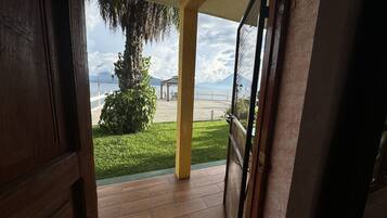 Suite superior, patio, vista al lago | Terraza o patio
