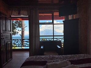 高級套房, 陽台, 湖景 | 客房內保險箱、免費無線上網