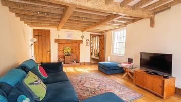 Smart TV, books, stereo