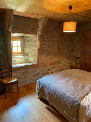 3 bedrooms, iron/ironing board
