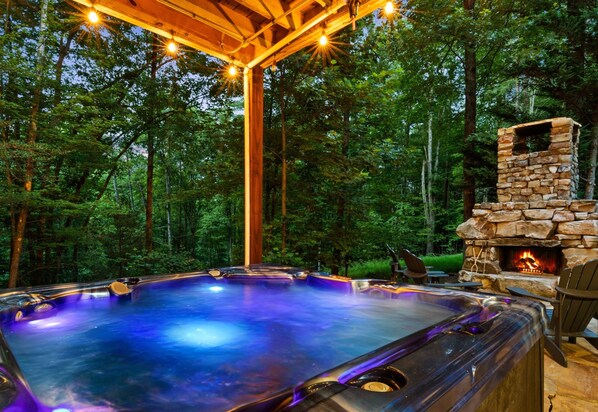 Outdoor spa tub