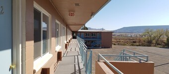 Leisure Lodge Motel