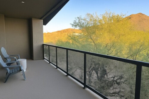 Modern Cave Creek Home 2 Min Walk to Town Center with Garage!