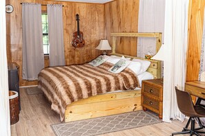 3 bedrooms, desk, travel cot, free WiFi